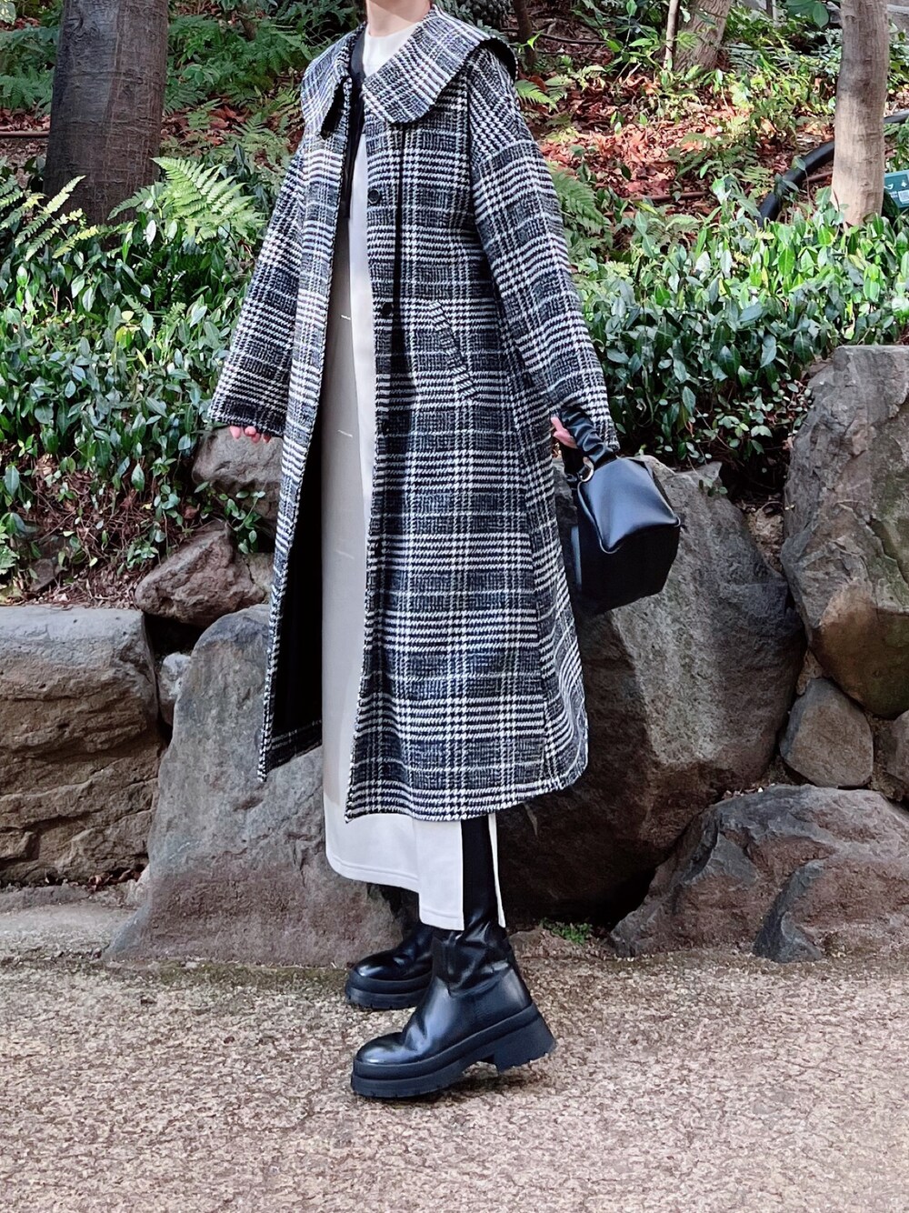 「しまむら、しまむらコーデ、しまパト、ツイード、深Vネック、ジャンスカ、レイヤードスタイル、つけ襟、GU、ロングブーツ、プチプラ、プチプラコーデ、冬コーデ」｜「しまむらのアイテム（ステンカラーコート、ブラック系）」を使った、minmin08_さん（レディース・158cm）の冬コーディネートの1枚目の写真