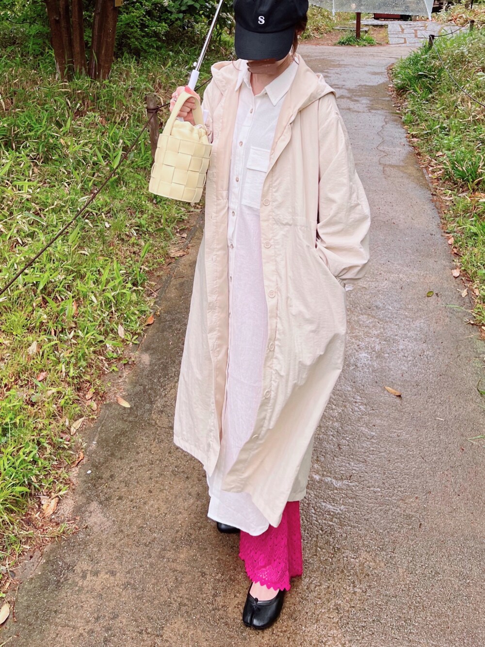「しまむら、しまむらコーデ、しまパト、マウンテンパーカー、レースパンツ、ピンク、イエロー、足袋バレエ、雨の日コーデ、キャップ女子、プチプラ、プチプラコーデ、春コーデ、夏コーデ、梅雨コーデ」｜「しまむらのアイテム（マウンテンパーカー、ベージュ系）」を使った、minmin08_さん（レディース・158cm）の春コーディネートの1枚目の写真