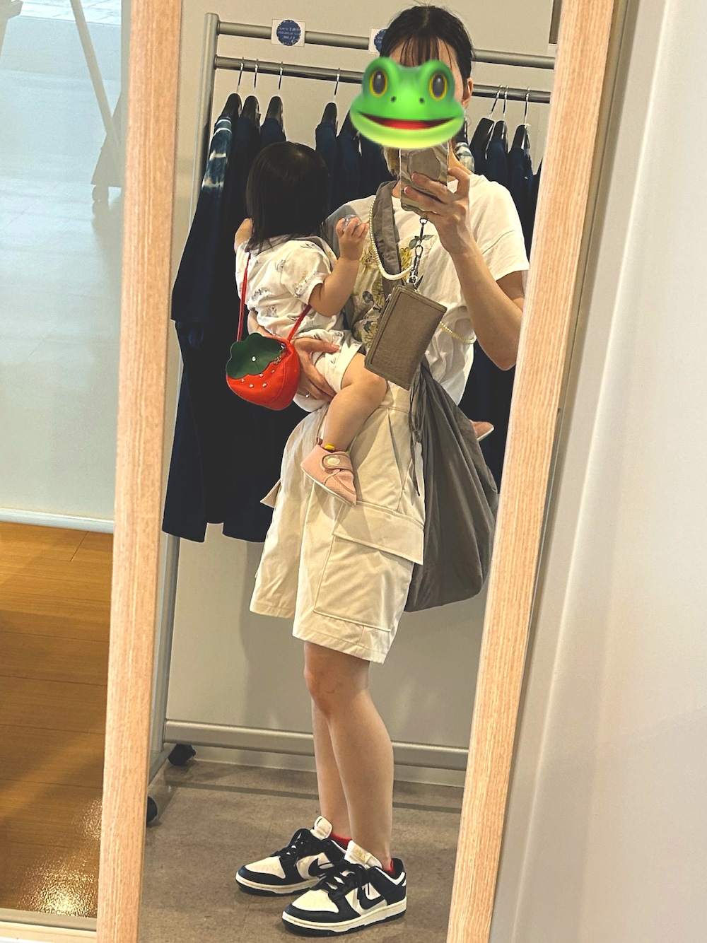 「スポーツミックス、プチプラ、夏コーデ、おでかけコーデ、夏ファッション、シンプル、夏、白Tシャツ、ラフコーデ、ショートパンツ、スニーカー、ナイキ」｜「NIKEのアイテム（スニーカー、その他）」を使った、のちすけ🐸さん（レディース・163cm）の夏コーディネートの1枚目の写真