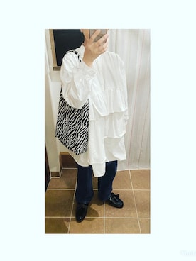 「フリルトップス」｜「アイテム（スリッポン）」を使った、HYOさん（レディース・166cm）の冬コーディネート