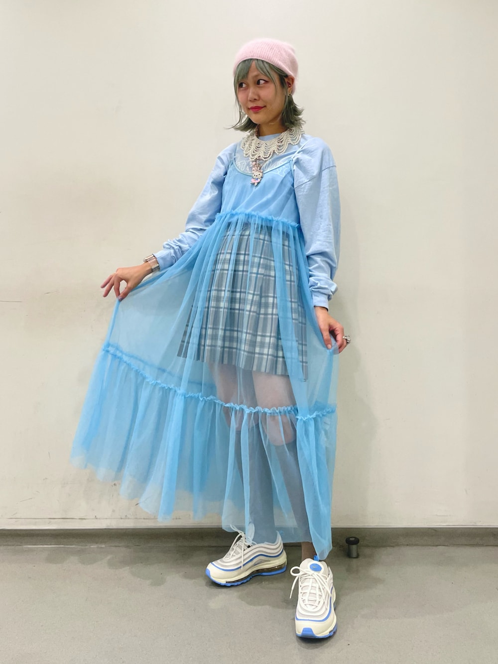 CAROLINA GLASER / パールベスト付き チュールワンピースを使っ