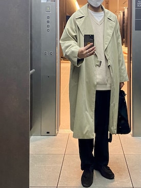 「COMOLI（コモリ）のアイテム（トレンチコート）」を使った、isohさん（メンズ・174cm）の冬コーディネート
