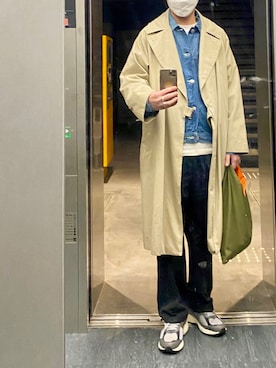 「COMOLI（コモリ）のアイテム（トレンチコート）」を使った、isohさん（メンズ・174cm）の冬コーディネート