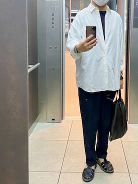 「COMOLI（コモリ）のアイテム（スラックス）」を使った、isohさん（メンズ・174cm）の夏コーディネート