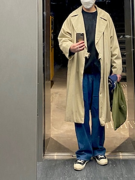 「COMOLI（コモリ）のアイテム（トレンチコート）」を使った、isohさん（メンズ・174cm）の冬コーディネート