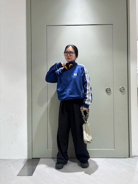 「アイテム（PC・スマホグッズ/家電、ブラック系）」を使った、小林さん（レディース・155cm）の夏コーディネート