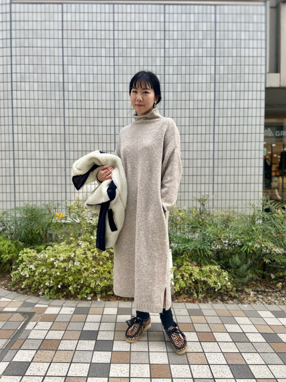 「カジュアルコーデ、シンプルコーデ、秋のコーデ、オトナカジュアル、休日コーデ、大人女子、ワンピース、ニットワンピース、マナスタッシュ、BEAVER、BEAVER名古屋」｜「MANASTASHのMANASTASH/マナスタッシュ　NEW ヤクフィールワンピース（ワンピース、ベージュ系）」を使った、小林さん（レディース・155cm）の秋コーディネートの1枚目の写真