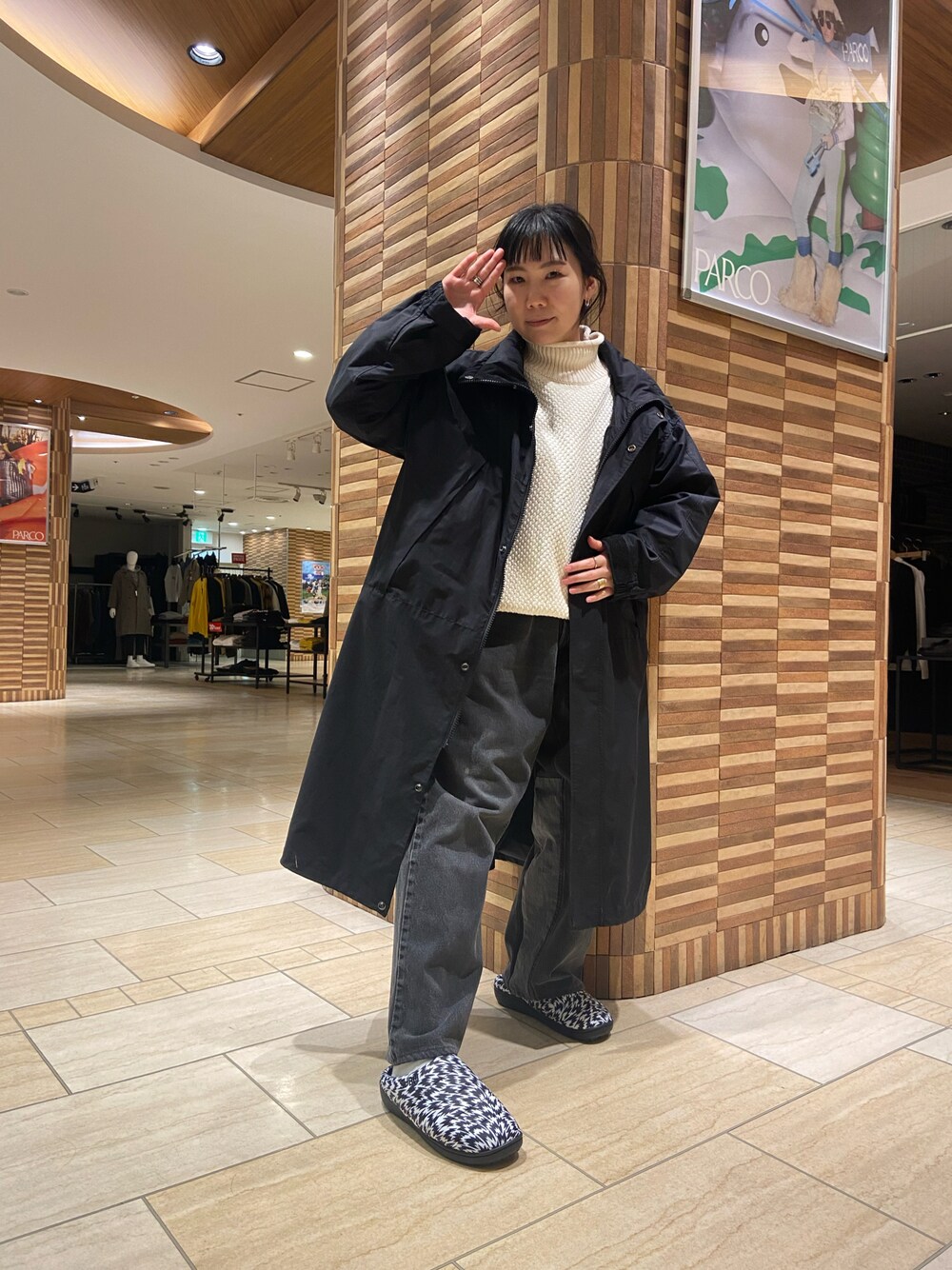 「冬、カジュアルコーデ、大人コーデ、オトナカジュアル、ニット、コート、ライナーコート、マナスタッシュ、BEAVER、BEAVER名古屋、タートルネック」｜「MANASTASHのMANASTASH/マナスタッシュ　W's 3WAY COAT　ウィメンズ３ウェイコート（モッズコート、グリーン系）」を使った、小林さん（レディース・155cm）の冬コーディネートの1枚目の写真