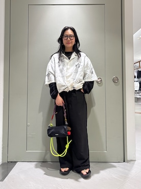 「Topologie（トポロジー）のTopologie/トポロジー  Bottle Sacoche Medium Papery ボトルサコッシュ【バッグ単体】（ショルダーバッグ、ブラック系）」を使った、小林さん（レディース・155cm）の夏コーディネート