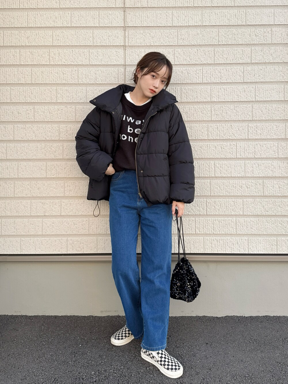「ファッションを楽しもう、秋服コーデ、休日スタイル、冬、モノトーン、カジュアルコーデ、パンツスタイル、しまむら、しまむらコーデ、プチプラコーデ、terawearemu、中綿ジャケット、デニムコーデ、ママファッション、着まわしコーデ」｜「terawear emuのアイテム（ニット/セーター、ブラック系）」を使った、てらさん（レディース・161cm）の秋コーディネートの1枚目の写真