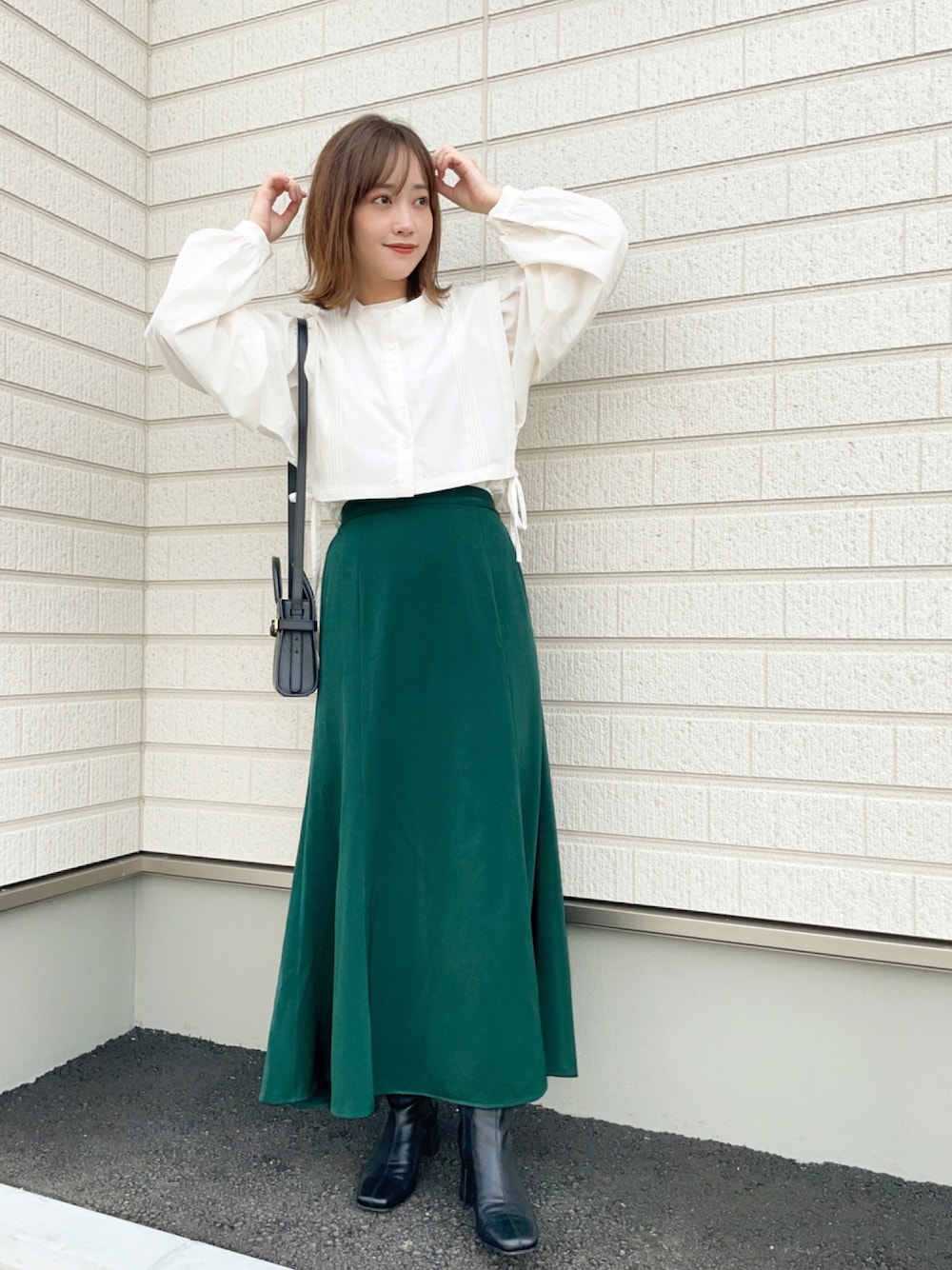 「秋のコーデ、秋服、秋トレンド2021、大人コーデ、お出かけコーデ、キレイめ、ブーツスタイル、ストレッチブーツ、しまむら、terawearemu、フレアスカート、マーメイドスカート、slowmelly、着回しコーデ、ママコーデ」｜「slowmellyの10/7(木)正午〜発売！！（スカート、グリーン系）」を使った、てらさん（レディース・161cm）の秋コーディネートの1枚目の写真