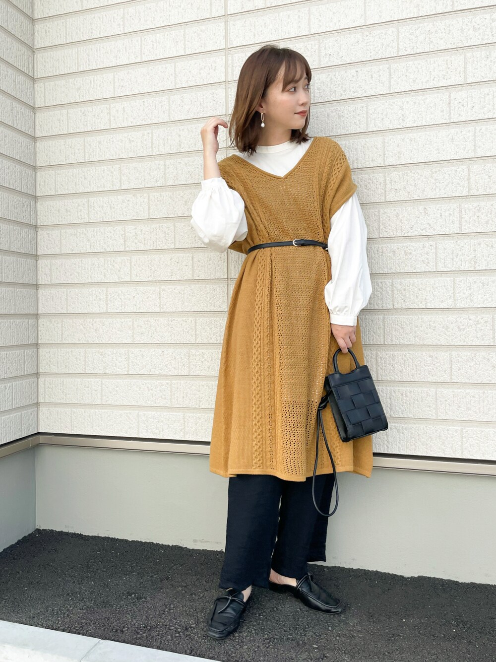 「パンツコーデ、秋コーデ、大人カジュアル、slowmelly、UNIQLO、LOWRYS FARM、terawearemu、プチプラコーデ、ママコーデ、レイヤードスタイル、秋服準備はじめました」｜「LOWRYS FARMのピンタックレイヤードブラウスLS　214864（シャツ/ブラウス、ホワイト系）」を使った、てらさん（レディース・161cm）の秋コーディネートの1枚目の写真
