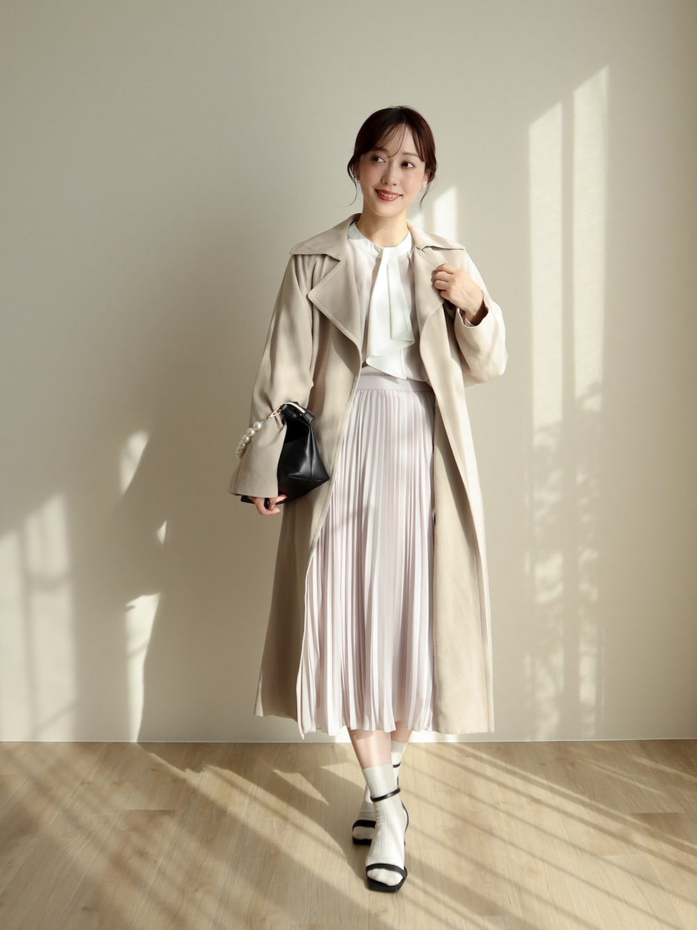 「春色、トレンチコート、プリーツスカート、きれいめコーディネート、初春コーデ、オトナ女子、大人かわいい、ジャケット/アウター、ピンクコーデ、セレモニー服、スカートスタイル、デート、プチプラ、しまむら、terawearemu」｜「しまむらのMサイズ着用（スカート、ピンク系）」を使った、てらさん（レディース・161cm）の冬コーディネートの1枚目の写真