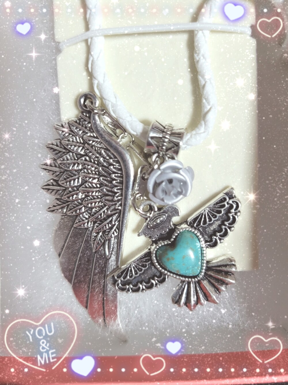 ブラック系のTシャツ/カットソー、その他のネックレスを着用したレディースの春コーディネートの2枚目の写真