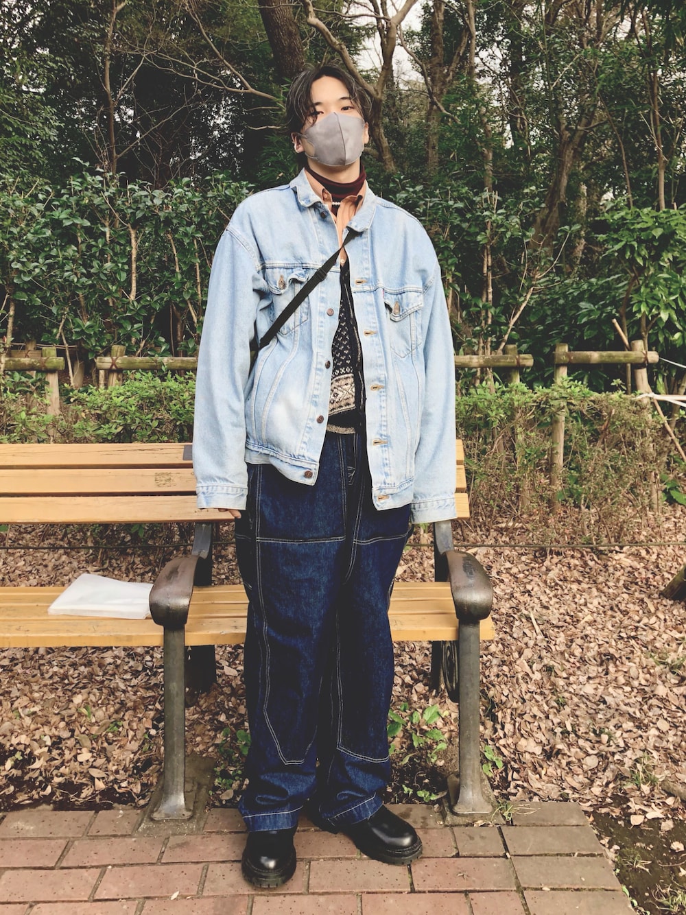 「デニム、重ね着、秋コーデ、デニムパンツ」｜「KARL KANIのアイテム（デニムパンツ、ブルー系）」を使った、H2さん（メンズ・178cm）の春コーディネートの1枚目の写真