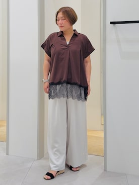 「THE SHOP TK （ザ ショップ ティーケー ）の【ひんやり/体型カバー】裾レース切り替え スキッパーシャツ（シャツ/ブラウス、ブラウン系）」を使った、タナさん（レディース・155cm）の夏コーディネート
