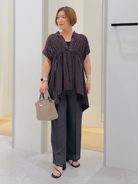「THE SHOP TK （ザ ショップ ティーケー ）の【夏に嬉しい機能つき】ひんやりさらさら シャーリングブラウス（シャツ/ブラウス、ブラウン系）」を使った、タナさん（レディース・155cm）の夏コーディネート