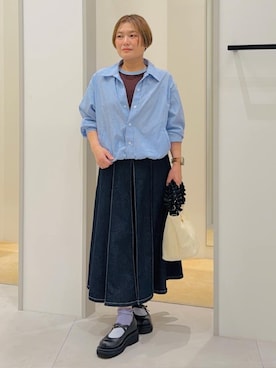 「THE SHOP TK （ザ ショップ ティーケー ）の【オールシーズン】デニムタックスカート/洗える（デニムスカート、ブルー系）」を使った、タナさん（レディース・155cm）の春コーディネート