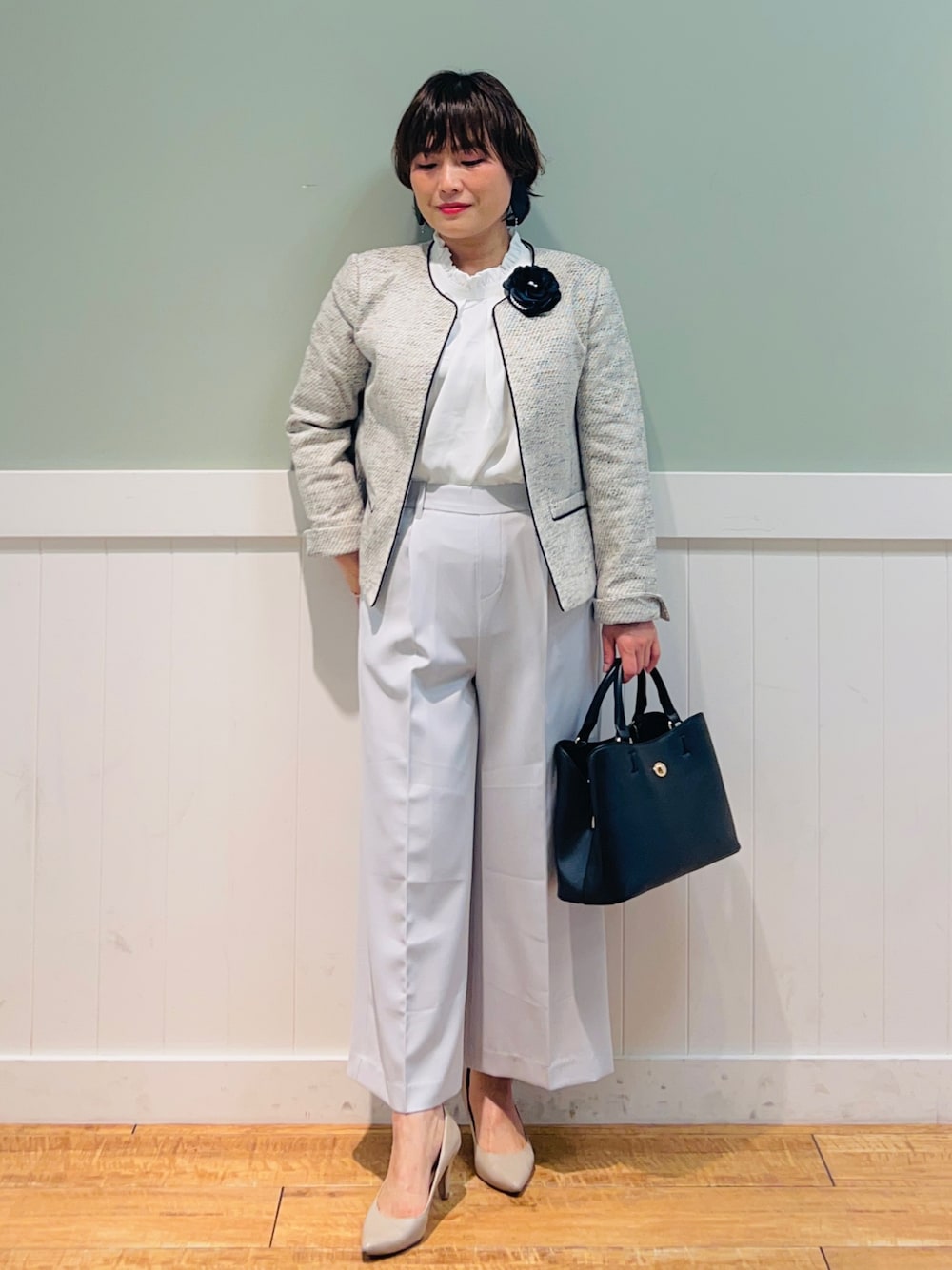 「大人カジュアル、シンプル、シンプルコーデ、カジュアル、オトナカジュアル、カジュアルコーデ、休日スタイル、春コーデ、プチプラ、おしゃれさんと繋がりたい、ootd、ママコーデ、セットアップ、セレモニー、ツィード」｜「SHOO・LA・RUEの【S-3L】プチハイネックフリルブラウス（シャツ/ブラウス、ホワイト系）」を使った、タナさん（骨格ウェーブ・レディース・155cm）の春コーディネートの1枚目の写真