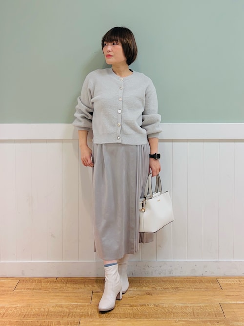 セール】華やかさと心地よさを両立 ふわふわマルチボタンカーディガン