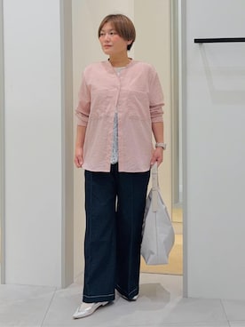 「THE SHOP TK （ザ ショップ ティーケー ）の【刻みネックですっきり見え】Wポケット金ボタンシャツ（シャツ/ブラウス、ピンク系）」を使った、タナさん（レディース・155cm）の冬コーディネート
