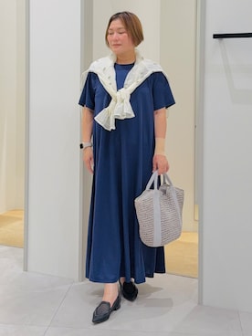 「THE SHOP TK （ザ ショップ ティーケー ）の【ひんやり/体型カバー】肩タックデザイン サックワンピース（ワンピース、ブルー系）」を使った、タナさん（レディース・155cm）の夏コーディネート