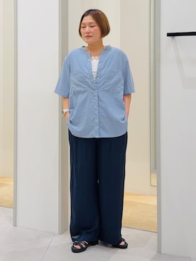 「THE SHOP TK （ザ ショップ ティーケー ）の【M-XL/さりげなく二の腕カバー】5分袖Wポケットシャツ（シャツ/ブラウス、ブルー系）」を使った、タナさん（レディース・155cm）の夏コーディネート