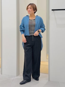 「THE SHOP TK （ザ ショップ ティーケー ）の【後ろ姿もサマになる】バックシャーリングシャツ（シャツ/ブラウス、ブルー系）」を使った、タナさん（レディース・155cm）の春コーディネート