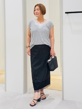 「THE SHOP TK （ザ ショップ ティーケー ）のほんのりきらめく レース切り替え スパークシアーニット（ニット/セーター、グレー系）」を使った、タナさん（レディース・155cm）の夏コーディネート