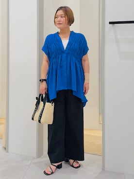 「THE SHOP TK （ザ ショップ ティーケー ）の【夏に嬉しい機能つき】ひんやりさらさら シャーリングブラウス（衬衫、ブルー系）」を使った、タナさん（レディース・155cm）の夏コーディネート