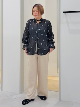 「THE SHOP TK （ザ ショップ ティーケー ）の華やぎを添える 花柄刺繍ブラウス（衬衫、ブラック系）」を使った、タナさん（レディース・155cm）の夏コーディネート