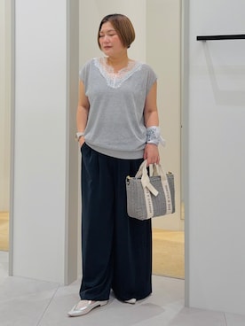 「THE SHOP TK （ザ ショップ ティーケー ）のほんのりきらめく レース切り替え スパークシアーニット（针织衫、グレー系）」を使った、タナさん（レディース・155cm）の夏コーディネート