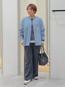 「THE SHOP TK （ザ ショップ ティーケー ）の【刻みネックですっきり見え】Wポケット金ボタンシャツ（シャツ/ブラウス、ブルー系）」を使った、タナさん（レディース・155cm）の冬コーディネート