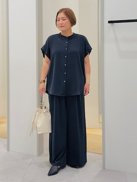 「THE SHOP TK （ザ ショップ ティーケー ）の【ひんやり/遮熱/セットアップ可】やみつきになる とろみバンドカラーブラウス（シャツ/ブラウス、ブルー系）」を使った、タナさん（レディース・155cm）の夏コーディネート