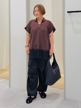 「THE SHOP TK （ザ ショップ ティーケー ）の【ひんやり/体型カバー】裾レース切り替え スキッパーシャツ（シャツ/ブラウス、ブラウン系）」を使った、タナさん（レディース・155cm）の夏コーディネート