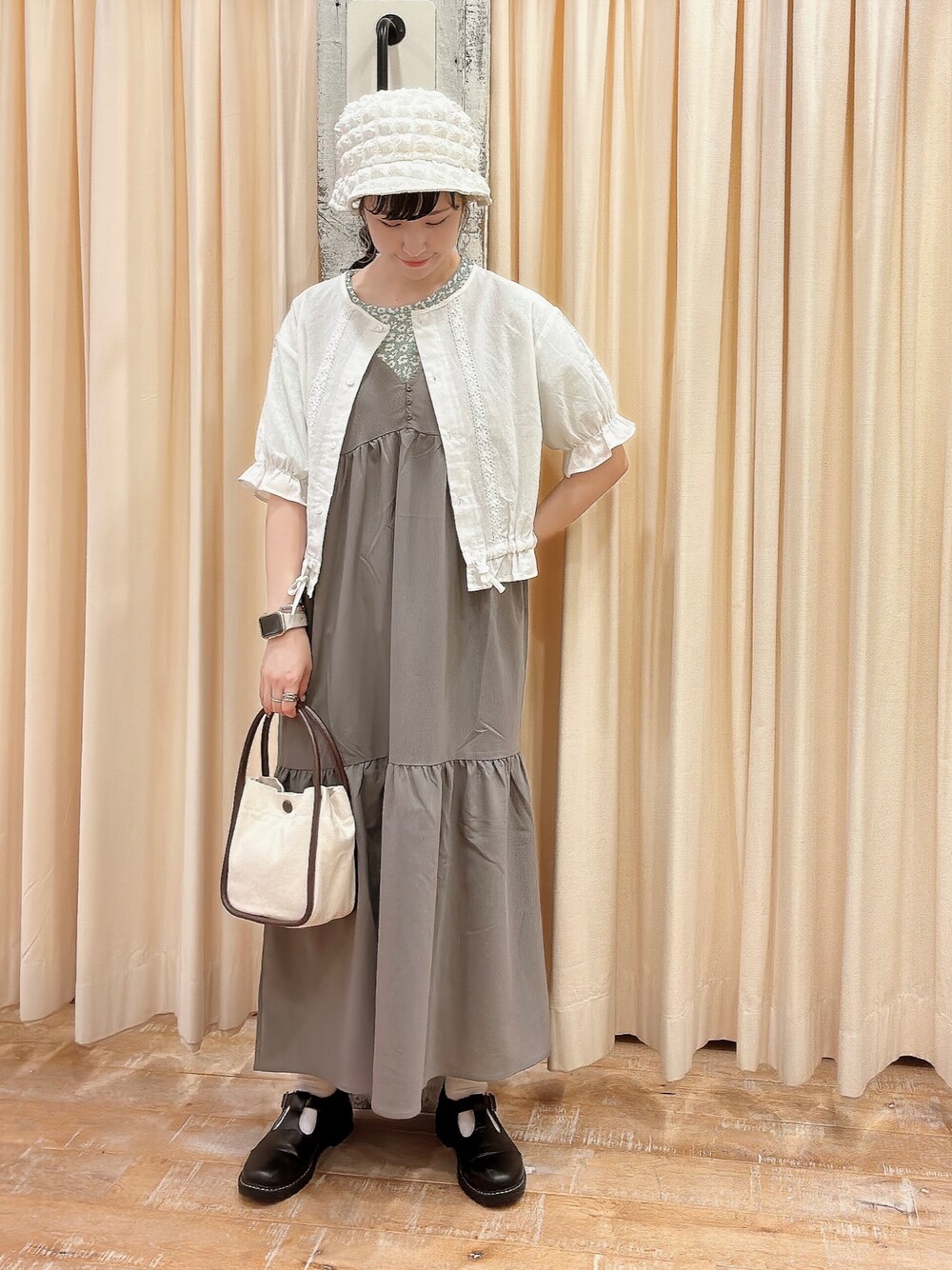 「レトロガーリー、エヘカソポ、ehka sopo、Tストラップシューズ、くしゅくしゅ、花柄、ティアード、ティアードワンピース、レトロ、ガーリー、チャコール」｜「ehka sopoのTストラップシューズ（その他シューズ、ブラック系）」を使った、sakura✿さん（レディース・158cm）の夏コーディネートの1枚目の写真