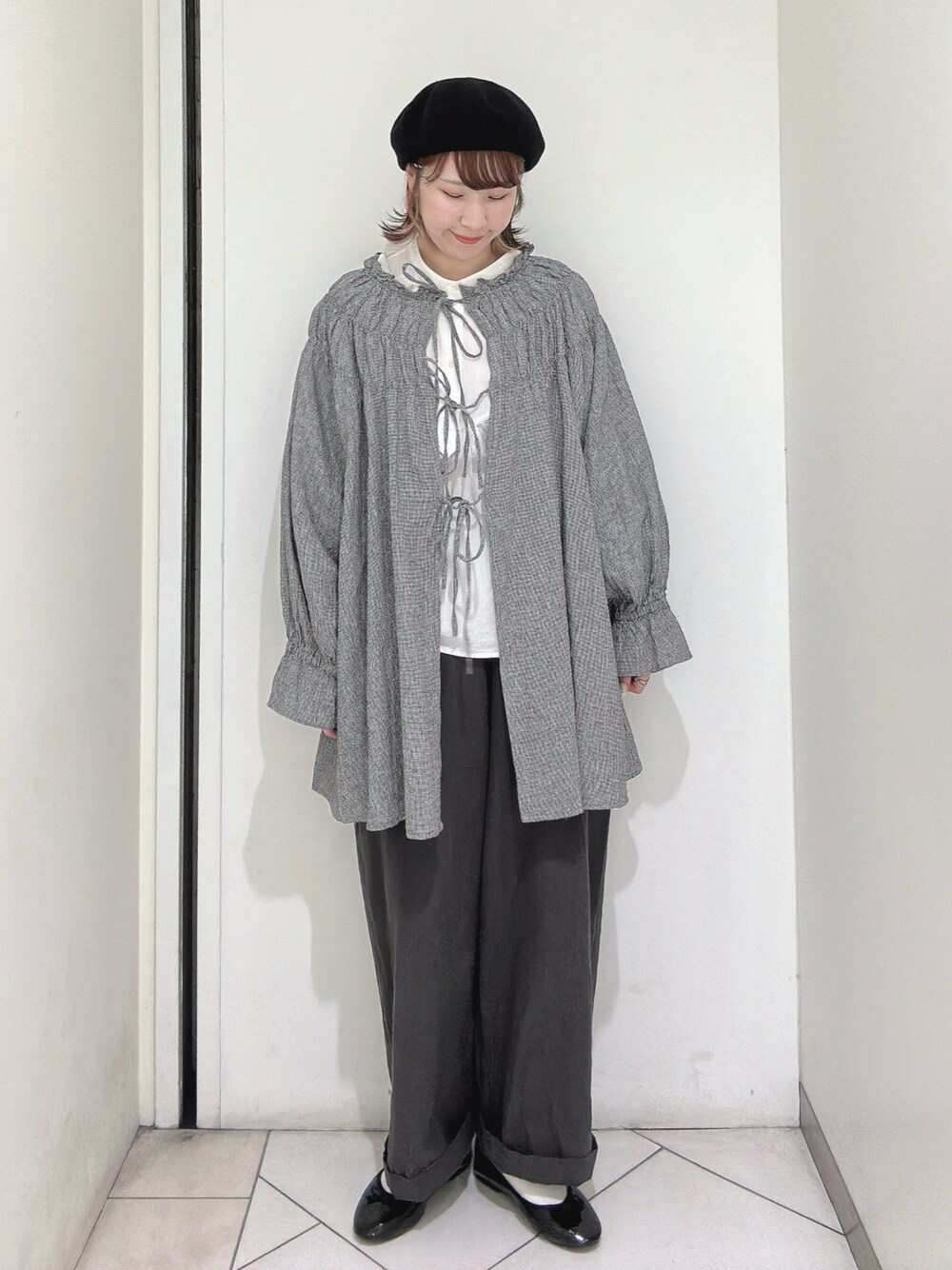 「ベレー帽、リネンシャツ、ゆべしコラボ、ゆべし×SamansaMos2、ゆべし、リネンパンツ」｜「Samansa Mos2の【ゆべし×Samansa Mos2】ダブル釦ストレートパンツ（その他パンツ、グレー系）」を使った、sakura✿さん（レディース・158cm）の春コーディネートの1枚目の写真