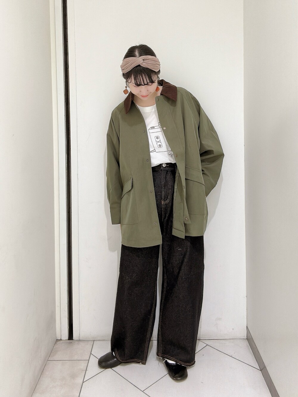 「ジャケット、ミリタリージャケット、デニムパンツ、エヘカソポ、ehka sopo」｜「ehka sopoのオブリークバレエシューズ（バレエシューズ、ブラック系）」を使った、sakura✿さん（レディース・158cm）の秋コーディネートの1枚目の写真