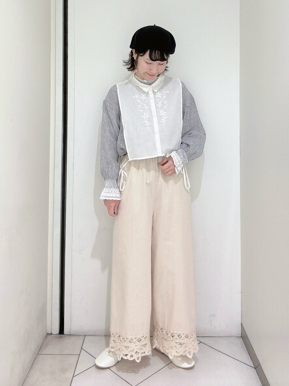 「サマンサ モスモス(Samansa Mos2)、Samansa Mos2、kazumiコラボ、バテンレース」｜「Samansa Mos2の裾バテンレースストレートパンツ（その他パンツ、ホワイト系）」を使った、sakura✿さん（レディース・158cm）の冬コーディネートの1枚目の写真