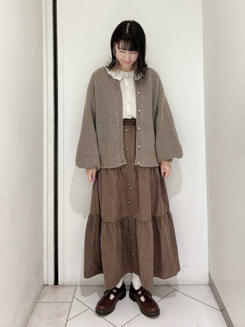 「エヘカソポ、ehka sopo、ガーリー、ガーリーコーデ、レトロ、レトロガーリー、秋服コーデ、ティアードスカート、ボタン、秋コーデ、重ね着ベストシーズン、重ね着、襟付きトップス」｜「ehka sopoのダブルTストラップシューズ（その他シューズ、ブラウン系）」を使った、sakura✿さん（レディース・158cm）の秋コーディネートの1枚目の写真