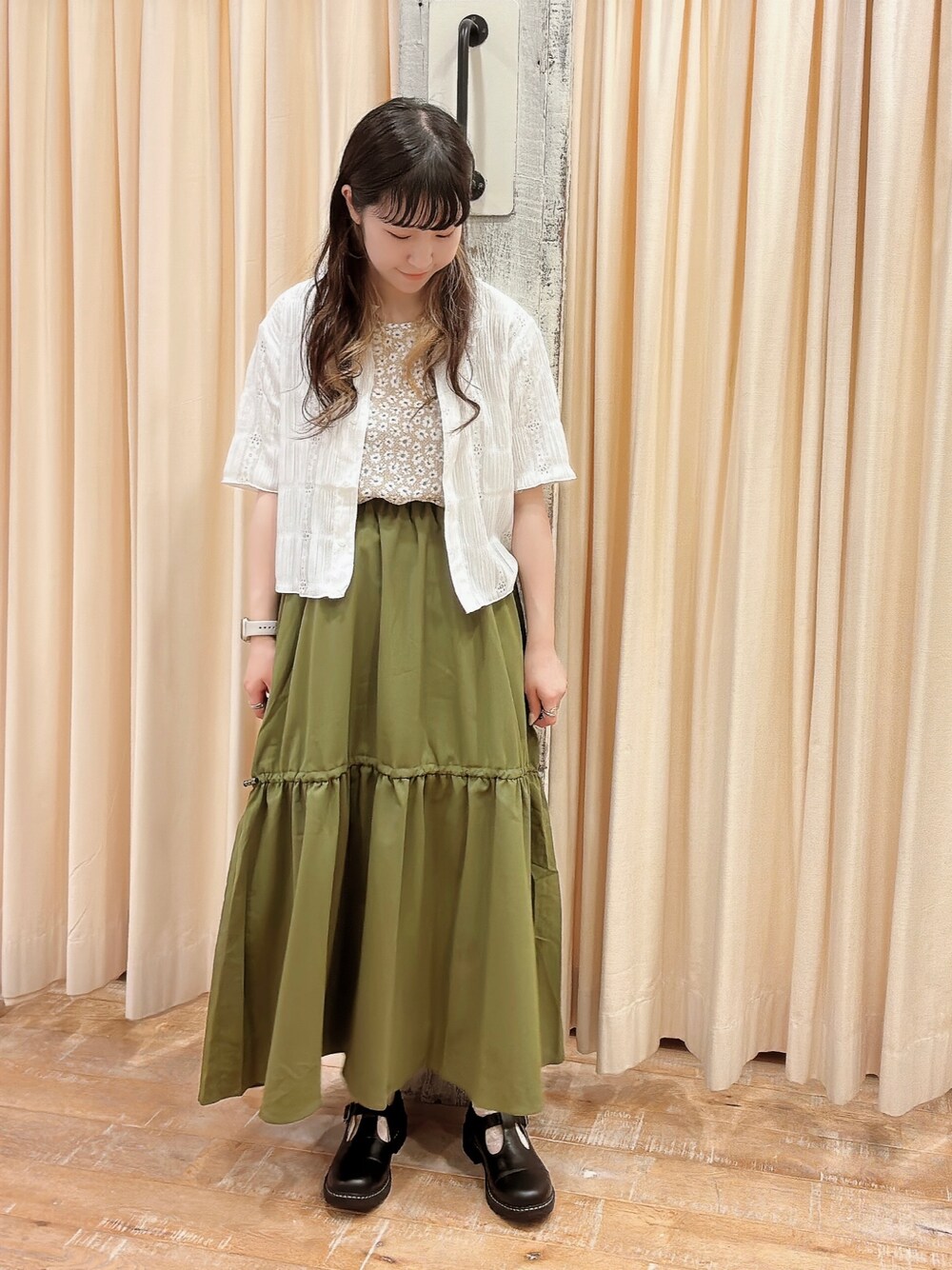 「ポリエステル、レトロ、スカート、エヘカソポ、ehka sopo、シャツスタイル、シャツ、花柄、夏、夏コーデ」｜「ehka sopoのTストラップシューズ（その他シューズ、ブラック系）」を使った、sakura✿さん（レディース・158cm）の春コーディネートの1枚目の写真
