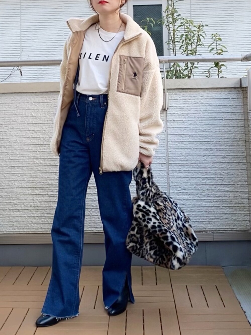 「ROSSO、CENE、ボアジャケット、スリットパンツ、サスペンダーパンツ、大人カジュアル、低身長、ファーバッグ、レオパード」｜「U.S. POLO ASSN.のU.S. POLO ASSN./ユーエスポロアッスンポケット配色パイピング別注ボアジャケット（ブルゾン、ベージュ系）」を使った、Kay-teeeさん（レディース・150cm）の冬コーディネートの1枚目の写真