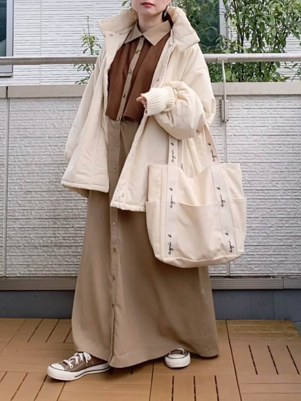 「tiptop、COTORICA.、ブルゾン、ロングワンピース、スニーカー、大人カジュアル、低身長、秋冬コーデ、アームウォーマー」｜「tiptopのスタンドカラー2wayブルゾン（ブルゾン、ホワイト系）」を使った、Kay-teeeさん（レディース・150cm）の秋コーディネートの1枚目の写真