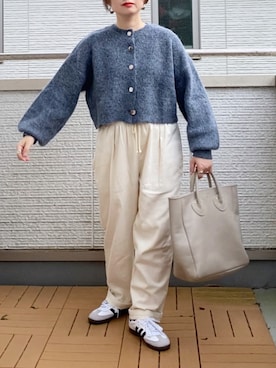「アイテム（スニーカー）」を使った、Kay-teeeさん（レディース・150cm）の秋コーディネート