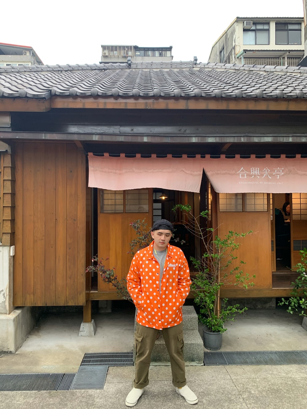 「orange、orangeboy、Taiwan、TAIPEI、Wanhua、monga」｜「NIKEのアイテム（ジャケット/アウター、オレンジ系）」を使った、游肥  Yuさん（メンズ・165cm）の冬コーディネートの1枚目の写真