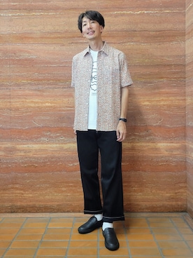 「TAKEO KIKUCHI（タケオキクチ）のリップル小花シャツ（シャツ/ブラウス、レッド系）」を使った、piroya619さん（メンズ）の夏コーディネート