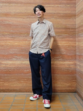 「TAKEO KIKUCHI（タケオキクチ）のリップル小花シャツ（シャツ/ブラウス、レッド系）」を使った、piroya619さん（メンズ）の夏コーディネート