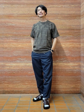「TAKEO KIKUCHI（タケオキクチ）の【徳島ニット】ニットＴシャツ（ニット/セーター、ブラウン系）」を使った、piroya619さん（メンズ）の夏コーディネート