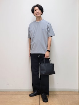 「TAKEO KIKUCHI（タケオキクチ）の【汗染み軽減/接触冷感】フェイクレイヤード ワンポイント刺繍Ｔシャツ（Tシャツ/カットソー、グレー系）」を使った、piroya619さん（メンズ）の夏コーディネート