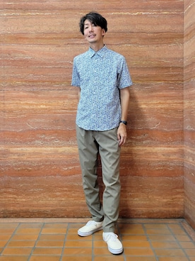 「TAKEO KIKUCHI（タケオキクチ）のリップル小花シャツ（シャツ/ブラウス、ブルー系）」を使った、piroya619さん（メンズ）の春コーディネート